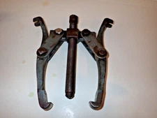 Vintage Kar-Tools  KR242 made in USA  Two Jaw Reversible Gear Puller