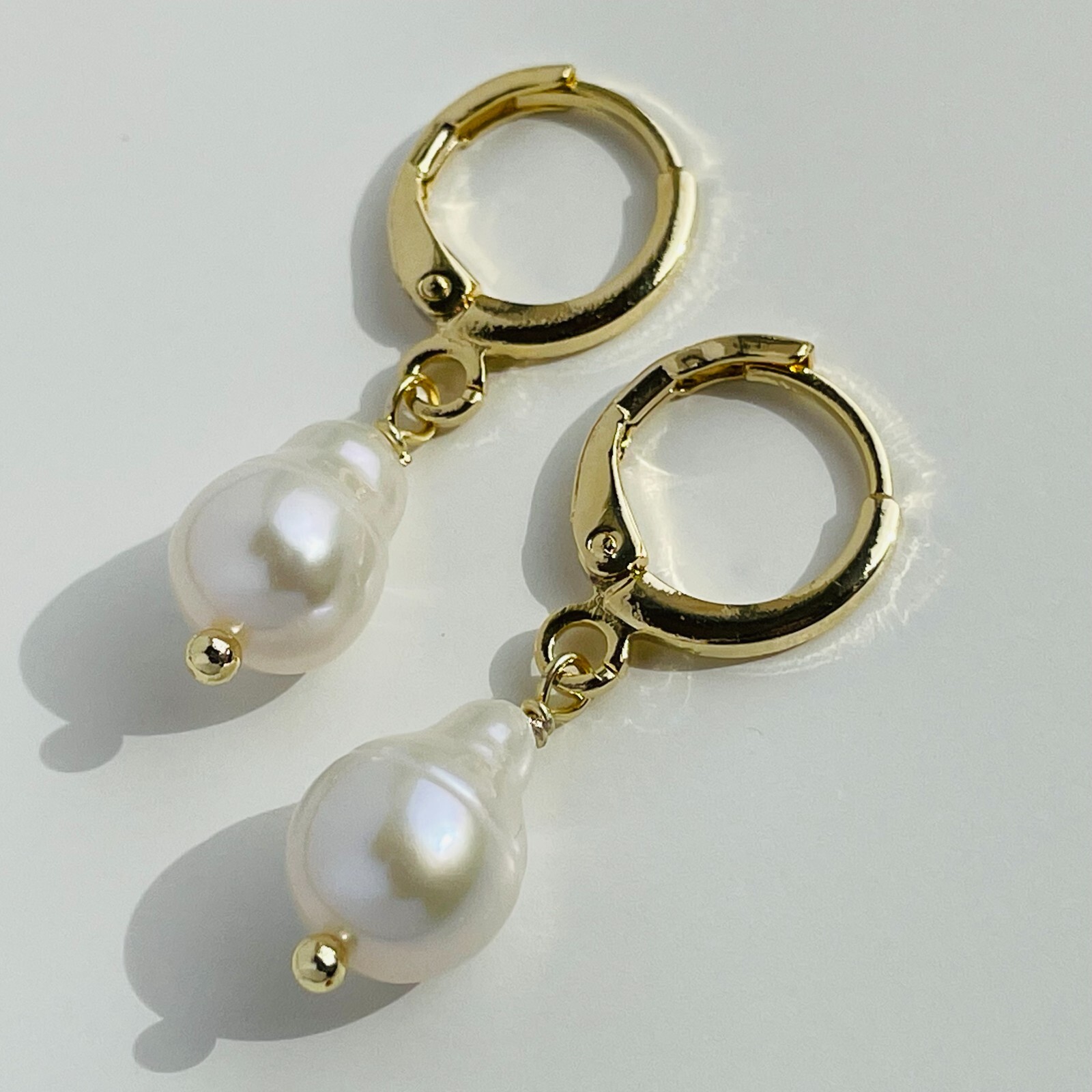 Boucles d'oreilles perle de culture baroque d'eau douce fait main en or plaqué