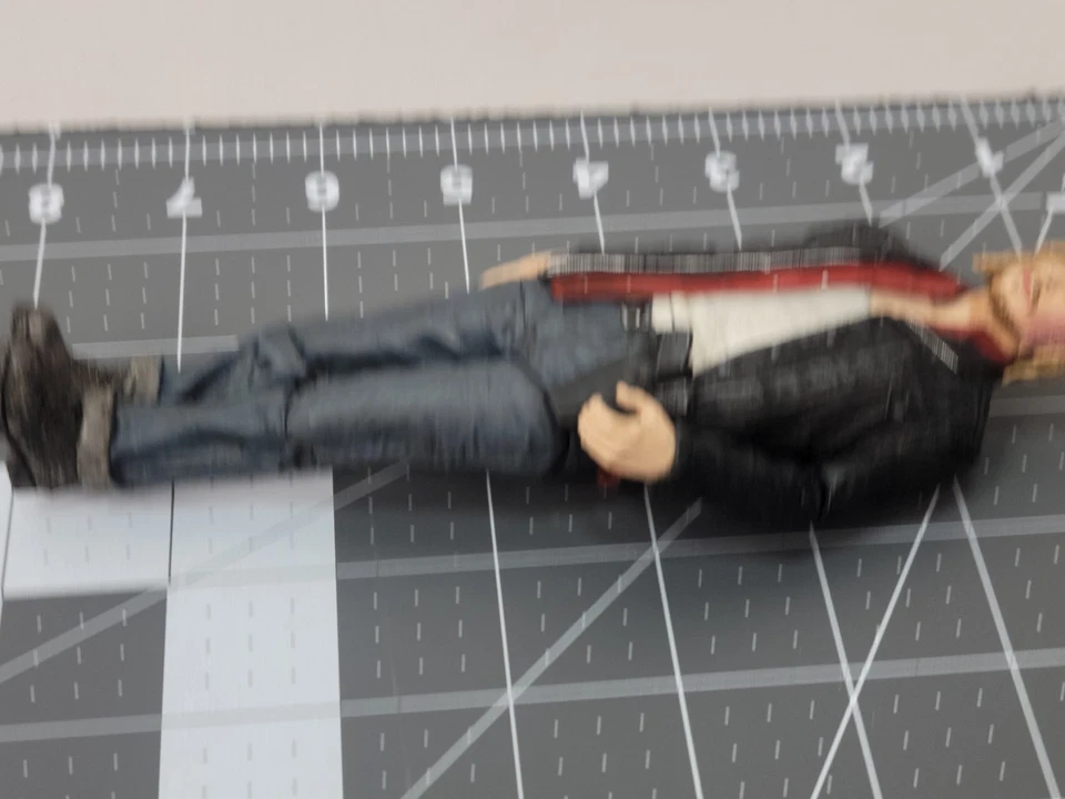 7-дюймовая экшн-фигурка Дуайта из The Walking Dead No31 McFarlane Resin Daryl Burnt Face - Изображение 3 из 4