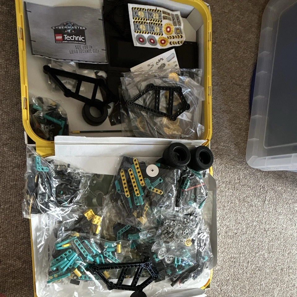 LEGO Technic 8482 CyberMaster, photo 2 of 4