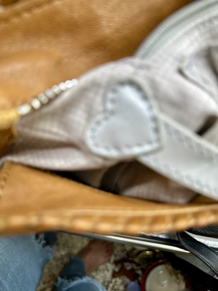 BOLSO DE HOMBRO BRIGHTON JULES OBRA MAESTRA COLECCIÓN IRIDECENTE ADORNADO CON CUENTAS Foto 2 de 4