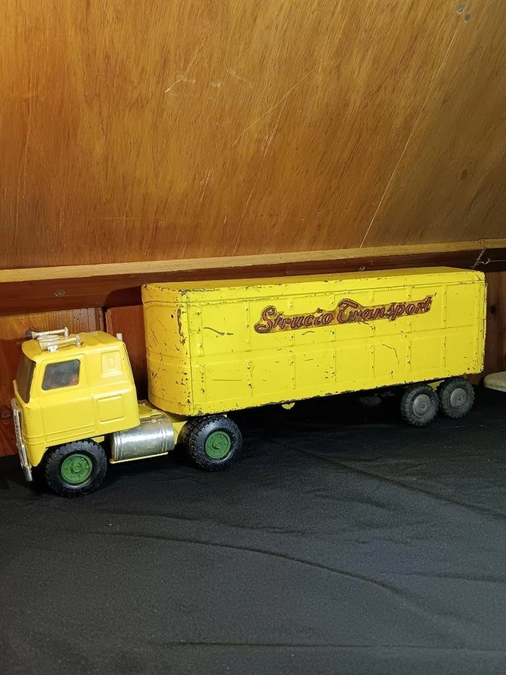 Vintage 21 1/4" Ertyl International Semi w/Structo Transport Trailer T16 - Image 4 of 4