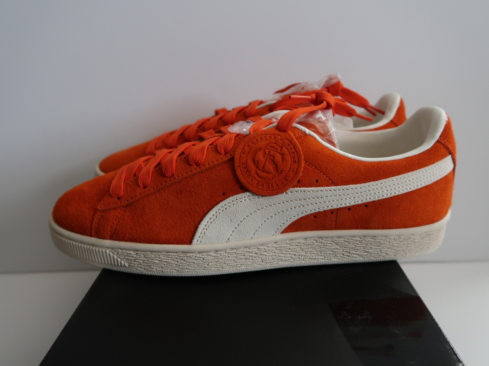 SALE 2025 CHARLES F STEAD X PUMA SUEDE GLO ORANGE WHITE SZ 1