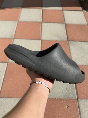 Size 10 - Yeezy Slide Onyx