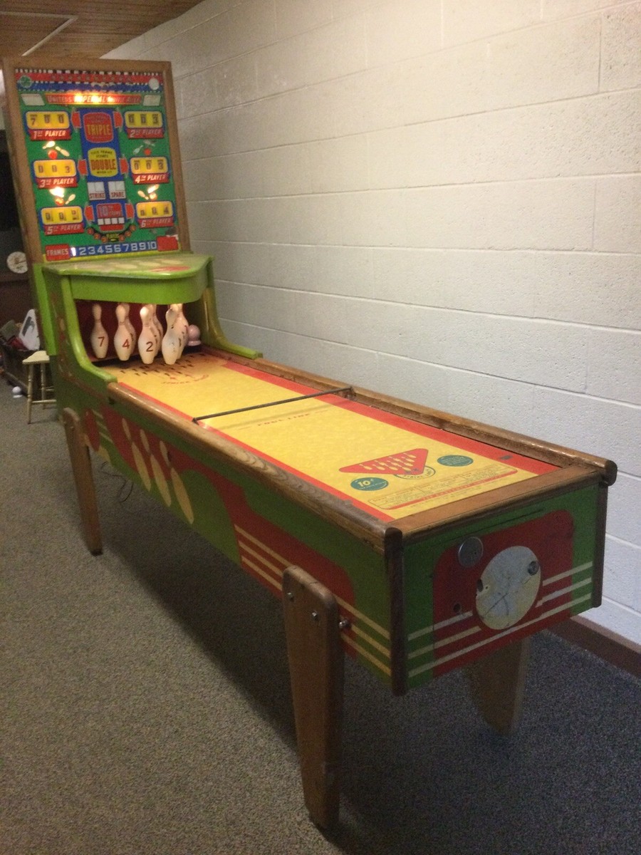 Pièce De Monnaie Et Cadre Vintage 1954 - United Speedy Shuffle Alley - Bowling Puck