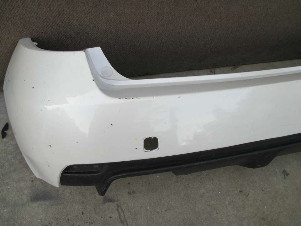 Cubierta de parachoques trasero Subaru Impreza STI WRX TURBO WAGON OEM 2012 2013 Foto 3 de 4
