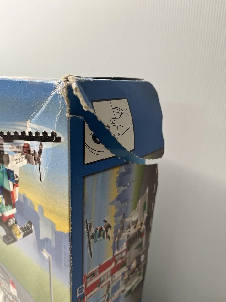 LEGO CITY Hospital 7892 (New Sealed) - Image 3 of 4