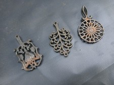 UNTESTED Vintage WILTON Cast Iron Trivet Set of 3 Ornate Design with Feet AS IS