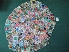 200 TIMBRES ETRANGERS OBLITERES N°676