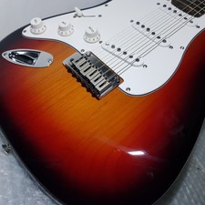 2001 SQUIER by FENDER STRATOCASTER - LEFT HAND - NICE WOOD GRAIN