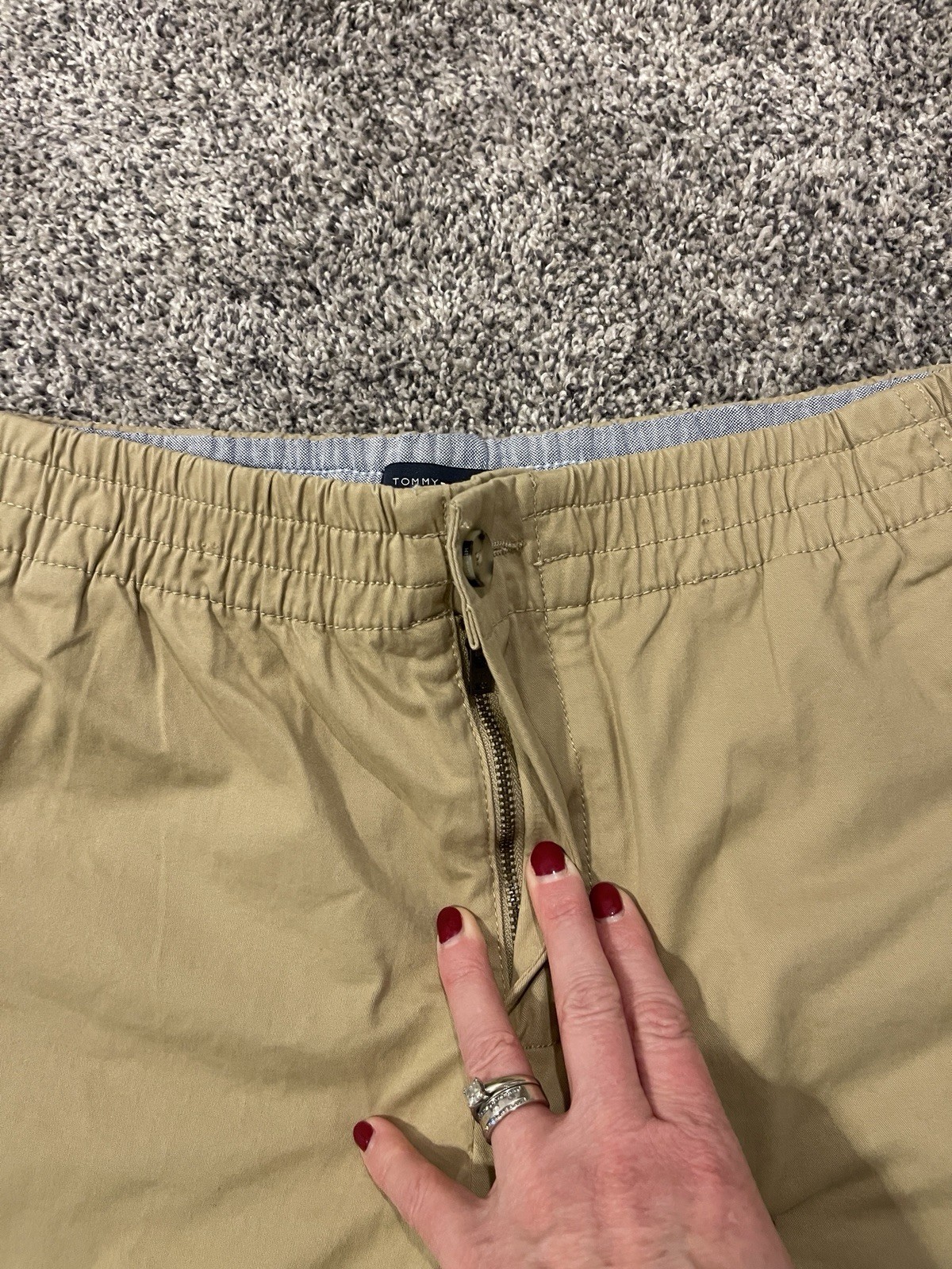 Tommy Hilfiger Men’s The Flex Khaki Elastic Waist Shorts Medium 7” Inseam NWT thumbnail 4