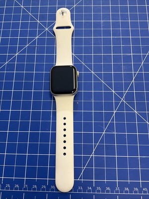 Apple Watch SE (2022) 40mm Starlight Aluminum Case with Sport Band S/M E562