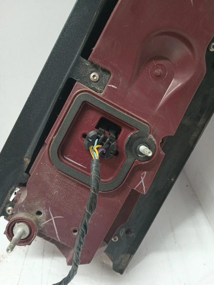 Luz trasera izquierda conductor Cadillac STS 2005-2007 luz trasera izquierda OEM Foto 3 de 4