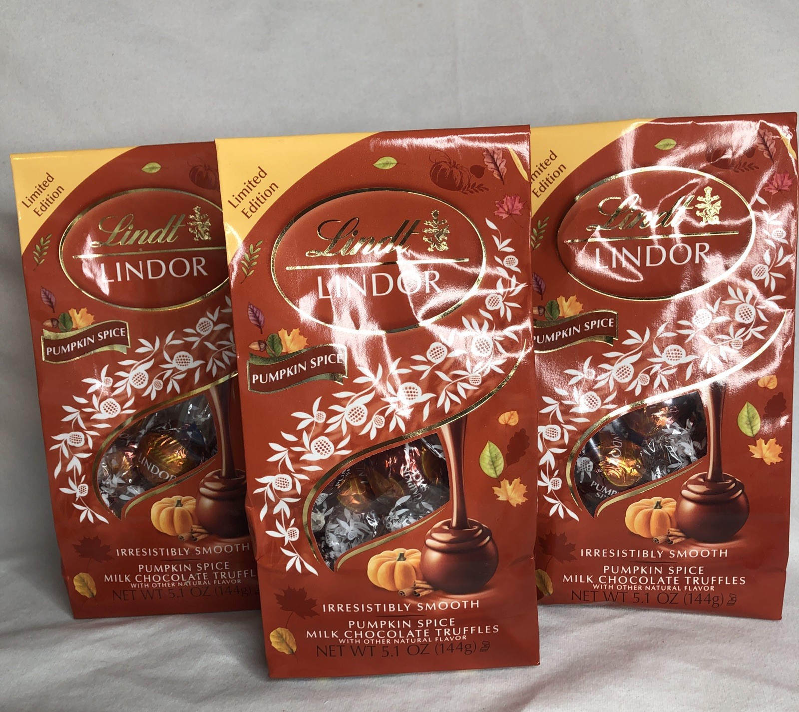Lindt Lindor 5.1oz PUMPKIN SPICE Milk Chocolate Truffles Limited Edition BB 2/26
