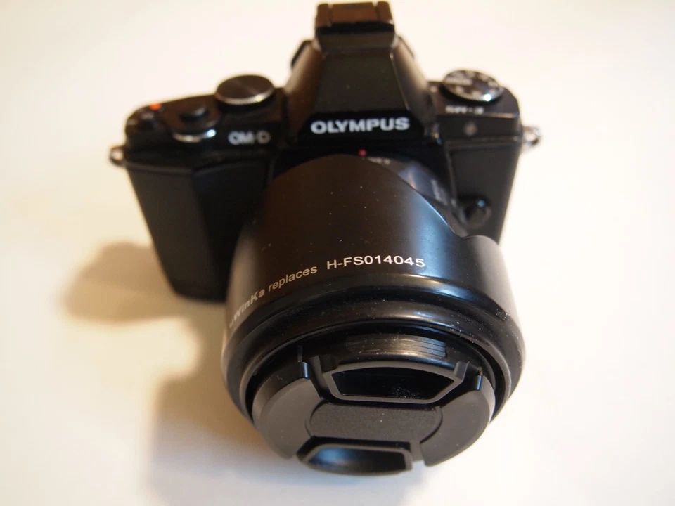 Olympus OM-D E-M5 Mark I – inkl. Panasonic 14–45mm Objektiv & Batteriegriff - Bild 2 von 4