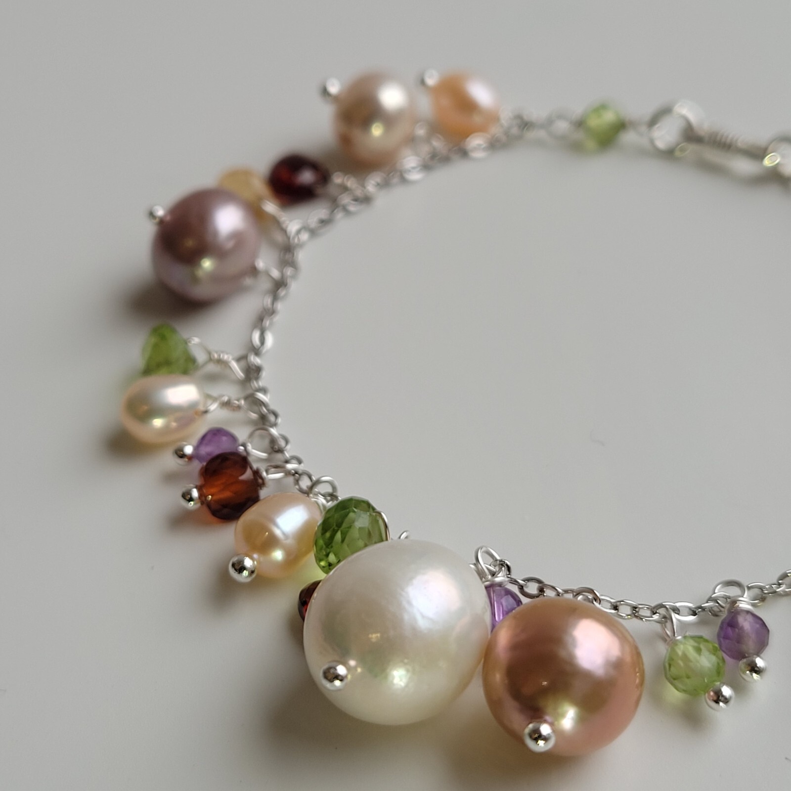Bracelet en argent massif et pierres précieuses colorées pour offrir