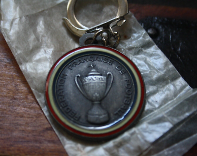 Ancien Porte clés CINQUANTENAIRE DE LA COUPE DE FRANCE football 1917-1967