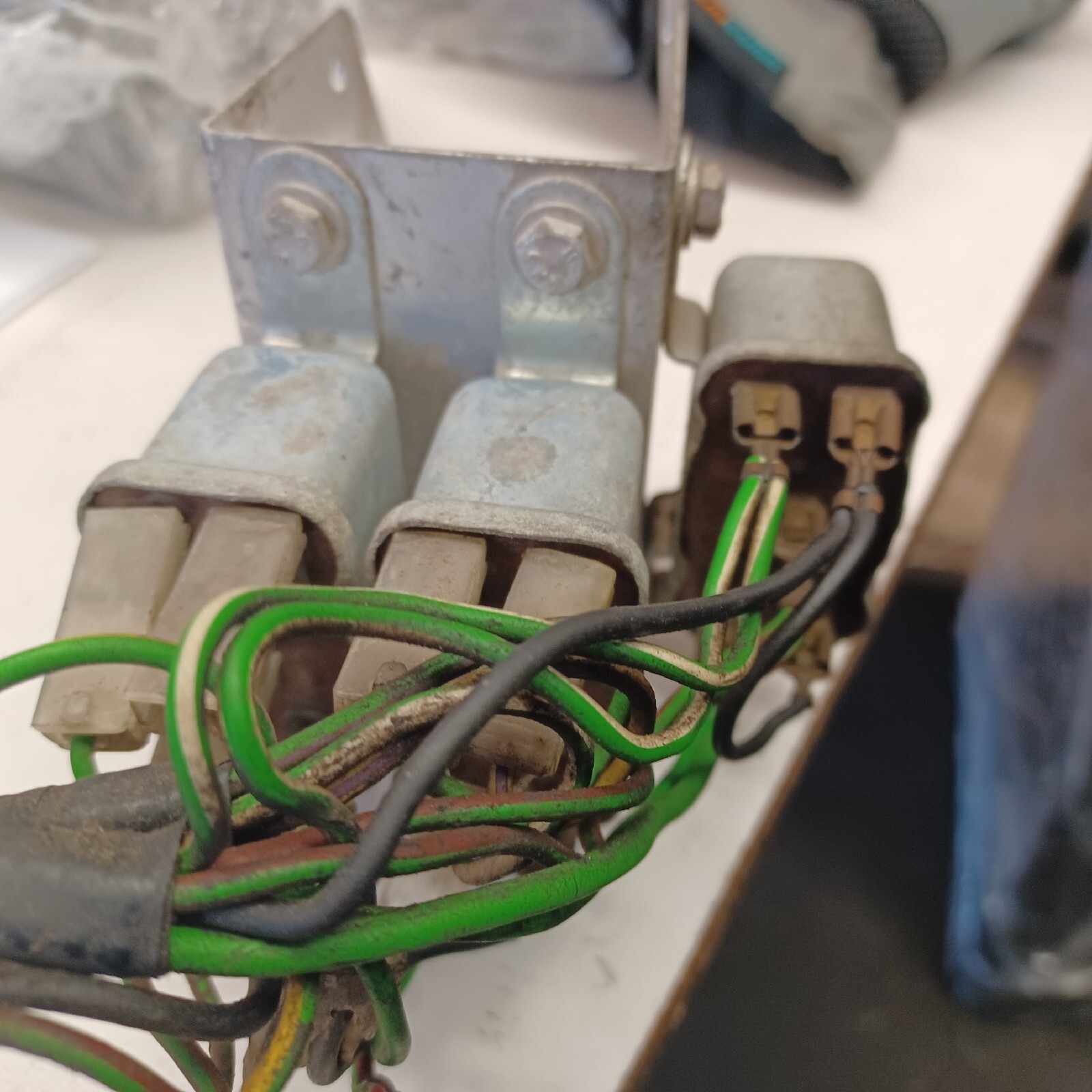 ROLLS ROYCE SILVER SHADOW USED LUCAS RELAYS 3 W/BRACKET AND WIRING