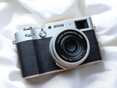 Mint] Fujifilm X100V 26.1MP Fuji Camera Silver w/Box Working