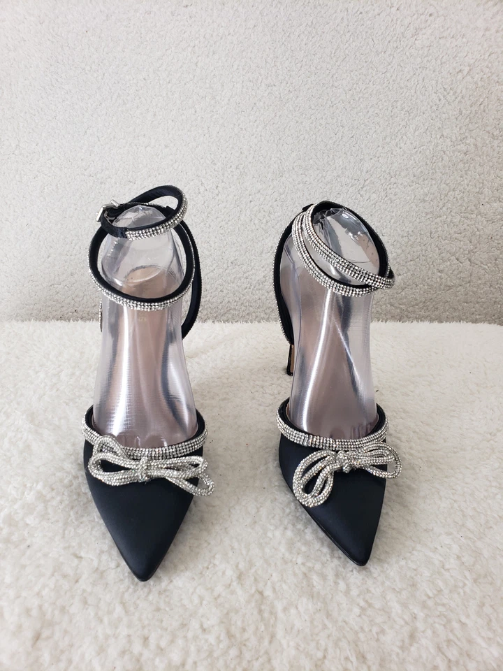 Zapatos de salón Express para mujer 8 negros con lazo de pedrería doble correa en el tobillo punta Foto 2 de 4