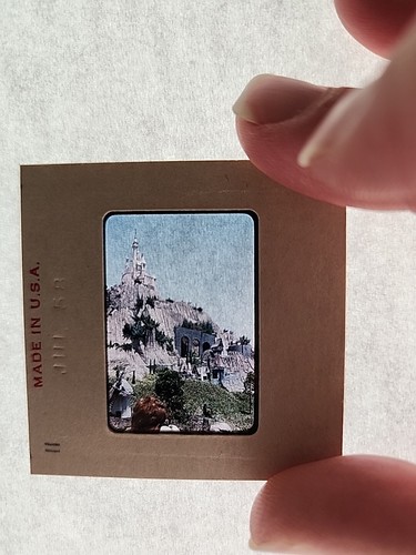 80 Vintage Family Vacation Slides -1958- Disneyland, Yosemite, Knotts Berry Farm - Picture 14 of 18