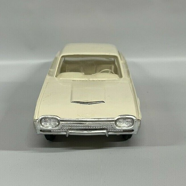 Vintage White 1962 FORD Thunderbird Hardtop Showroom