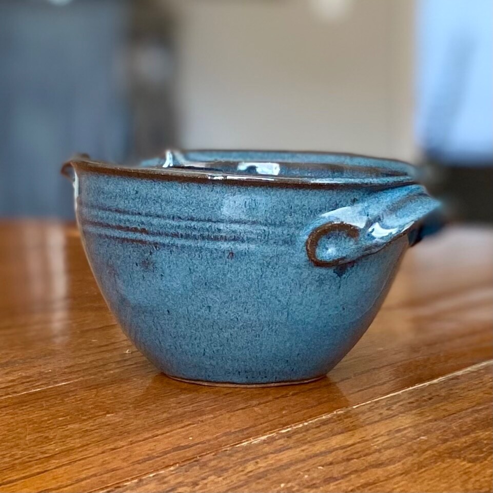 Vintage 1984 Jugtown Ware Pottery 5 5/8” Mixing Bowl With Spout Blue