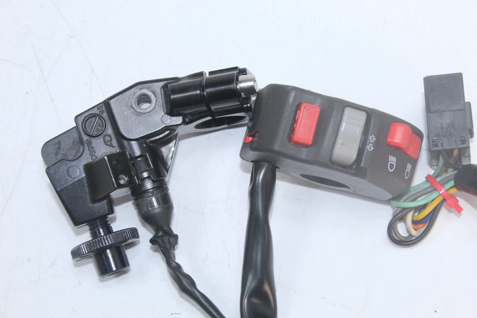 08-11 Triumph Street interruptor triplo direito com poleiro de embreagem T2049255 T2046512 - Imagem 4 de 4