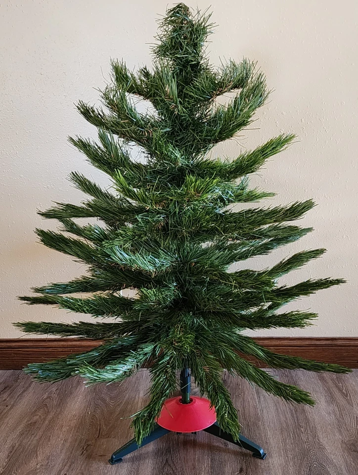 复古加拿大松树圣诞树 4 英尺通用泡沫塑料带支架和盒子 — 第 2/4 张图片