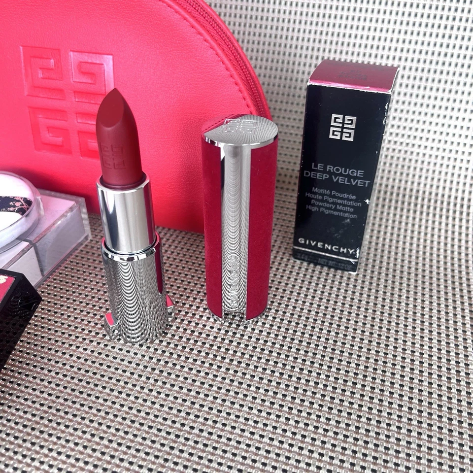 Givenchy Prisme Libre  Powder Classic 1 Mousseline Pastel + 37 Lipstick + Bag - Image 4 of 4