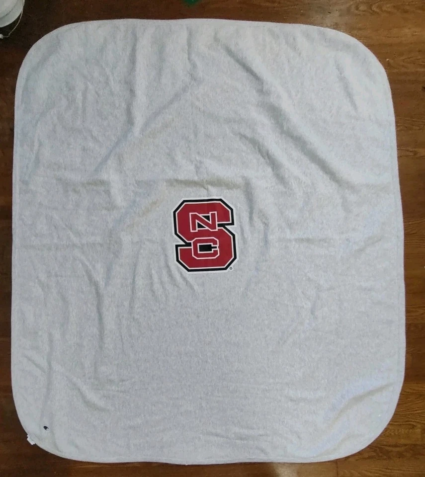 Champion Reverse Weave Stadium Blanket Throw NC State Wolfpack NCAA Gray EUC - Image 3 of 4