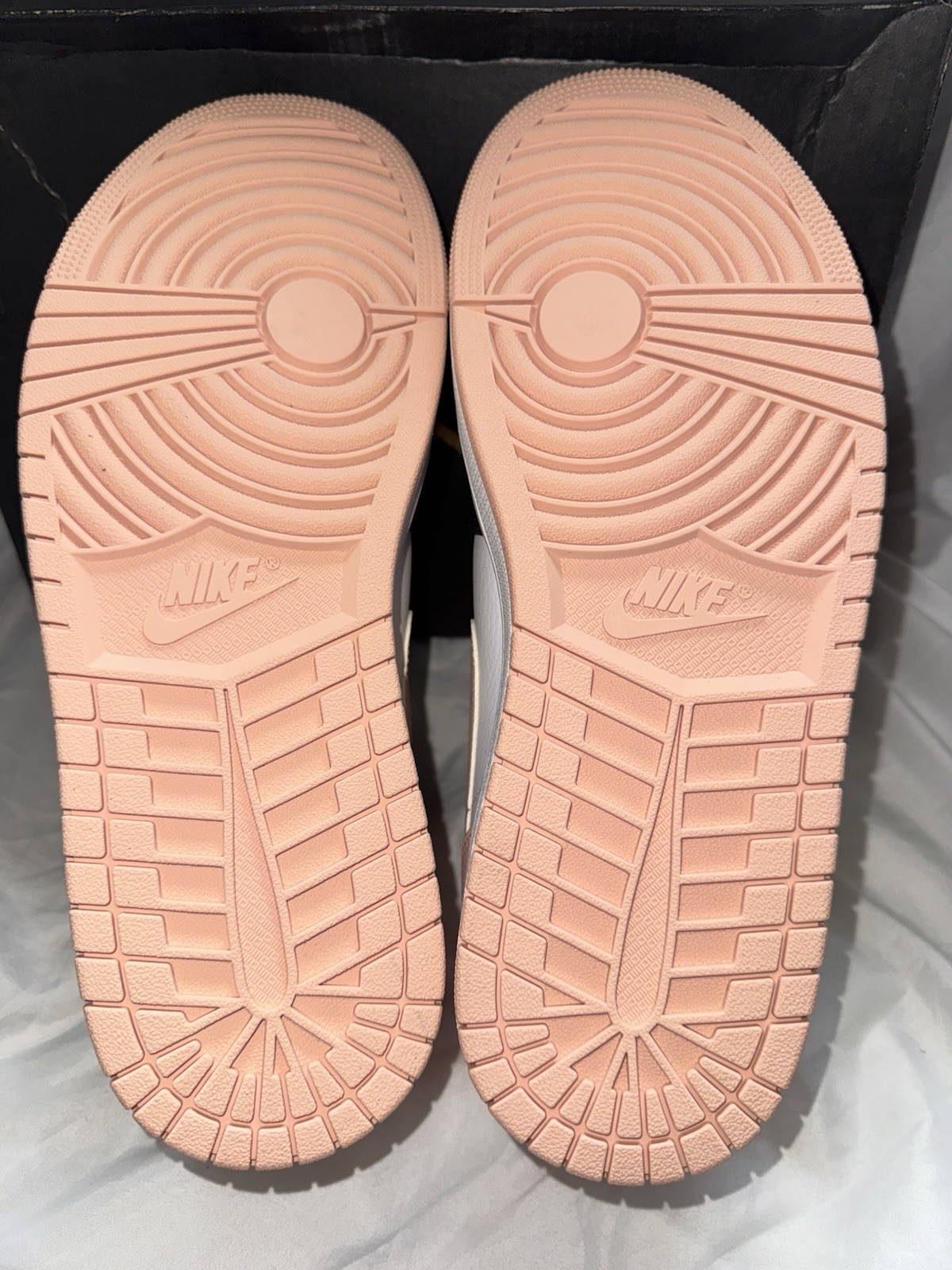 Nike Air Jordan 1 Mid Peach Black White Men’s 10.5 New Deadstock w/ Box thumbnail 5