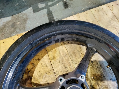 2006 2007 SUZUKI GSXR 600 750 05-08 1000 OEM FRONT WHEEL W NEAR NEW TIRE DAMAGED - Foto 4 di 12
