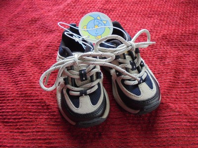 blue tip tennis shoes