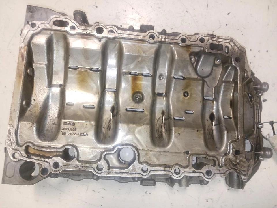 '15-'18 AUDI Q3 cárter de aceite superior 2,0 L OEM ¡6 meses de garantía! Foto 2 de 4