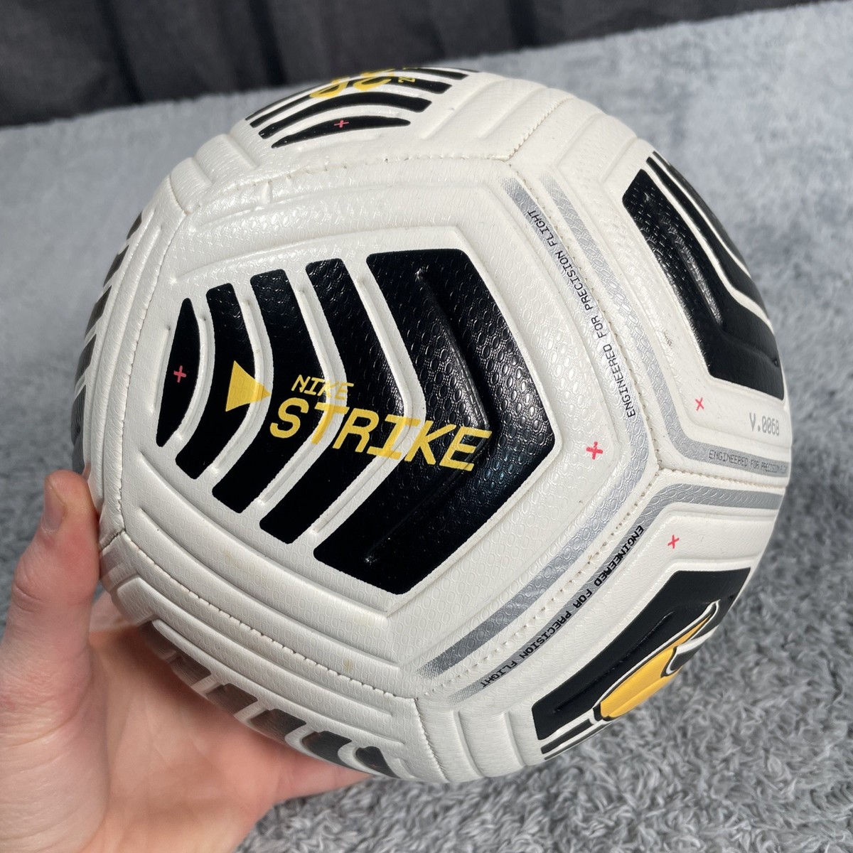 Nike Aerowsculpt Flight Soccer Ball Size 5 CW5488-100 Used Adult