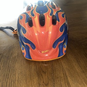 NEW KIDS HOT WHEELS HELMET FOR BIKES SKATEBOARDS SCOOTERS MICRO SHELL AGES 5+