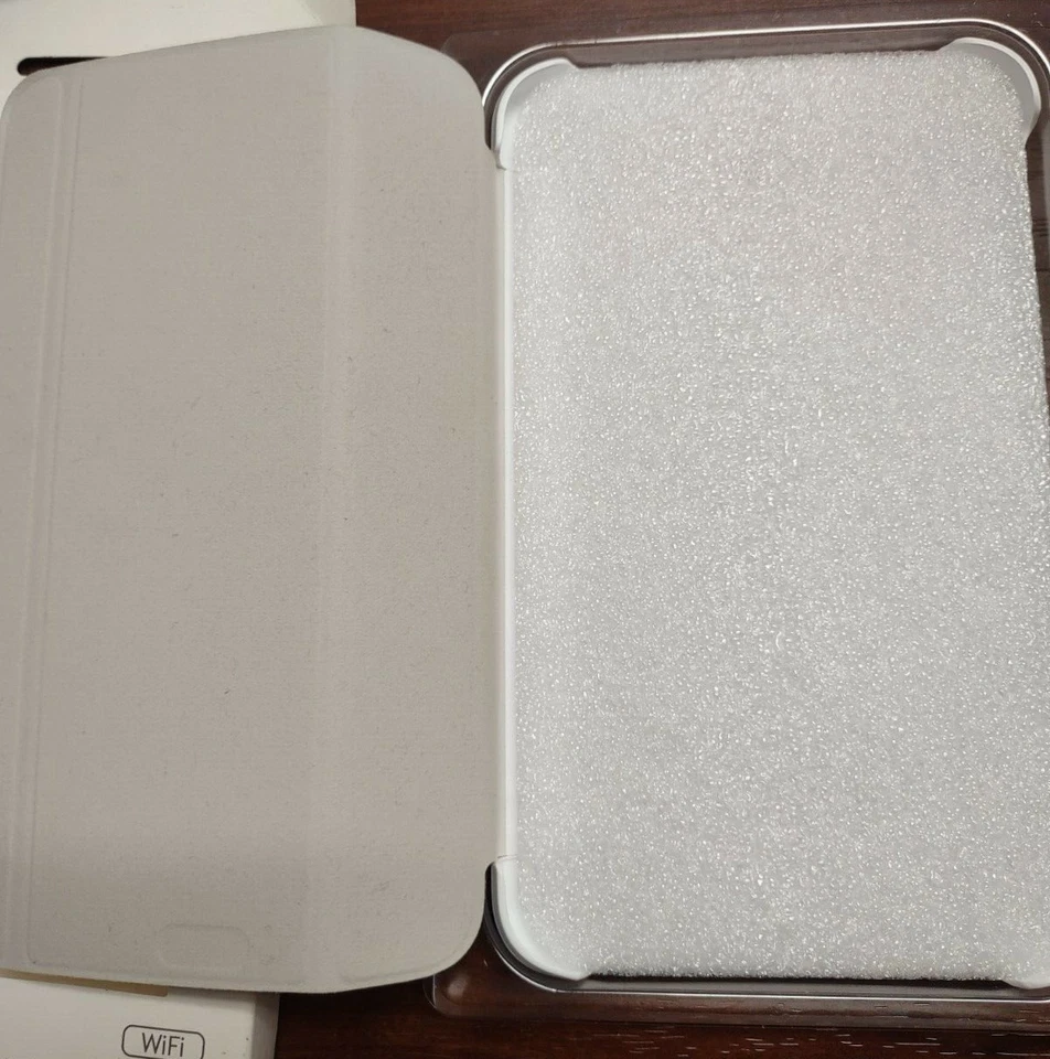 Samsung Galaxy Tab 3 Lite - Book Cover - White, distressed box! - Image 3 of 4