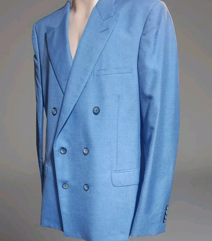 **Eleva tu estilo con Alexander McQueen** Foto 3 de 4