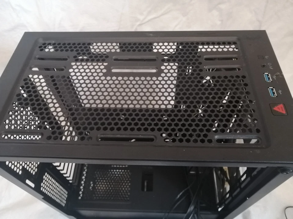 Corsair CC-9011166-WW Mid-Tower ATX Gaming Case - Black - Image 4 of 4