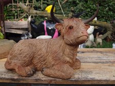 Highland Rind Deko Figur Kuh wetterfest lebensecht ca 36cm Zottel liegend Neu