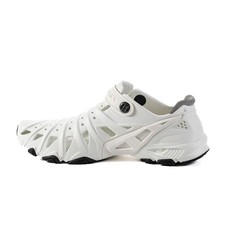 crosskix 2.0 Closed Toe Water Shoes For Big Kids ( unisex) SIZE 4