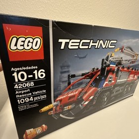 Brand new sealed LEGO TECHNIC Airport Rescue Vehicle (42068) 1094 pcs