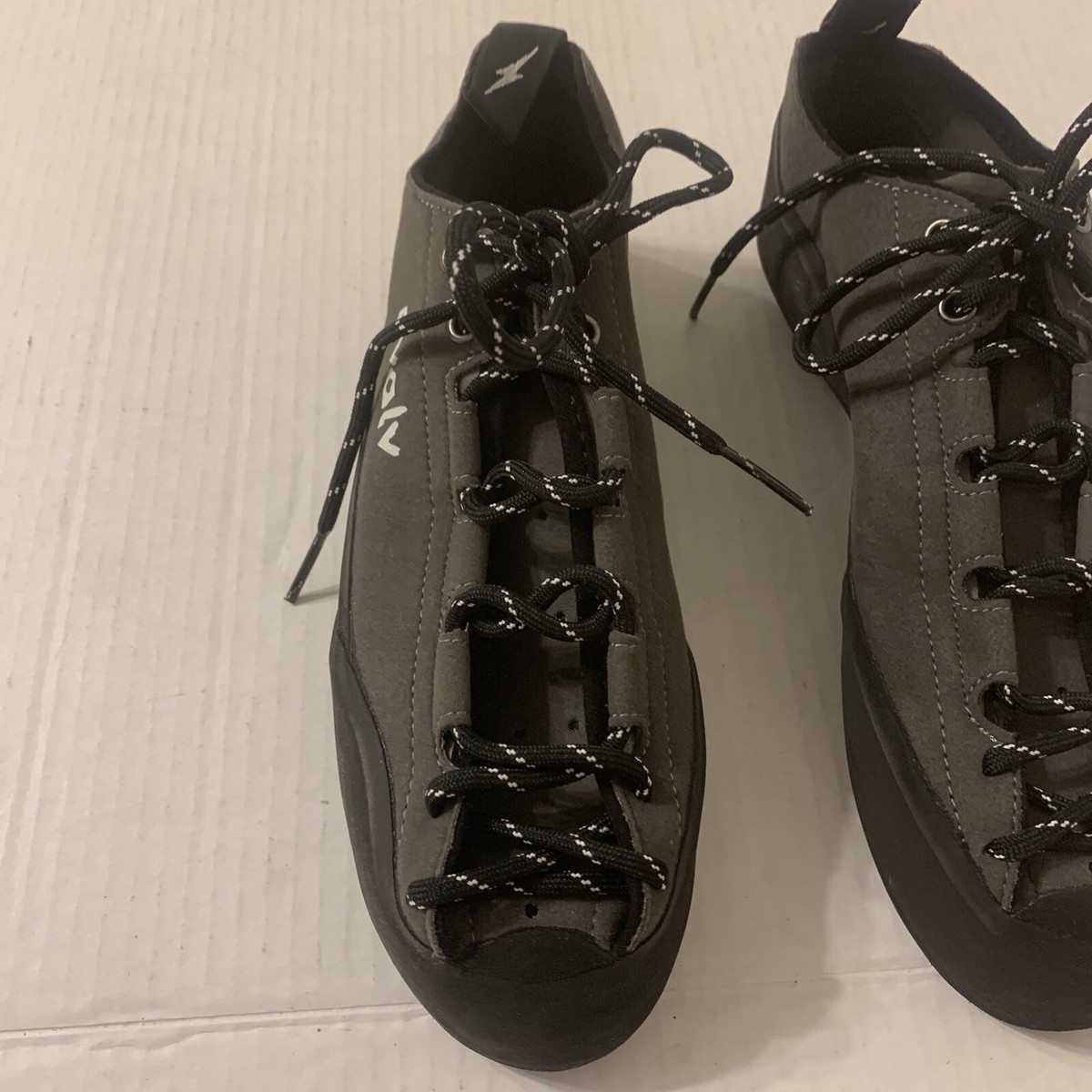 殿堂 クライミングシューズ☆evolv SHKRA US8/EU39/24.5cm 登山用品