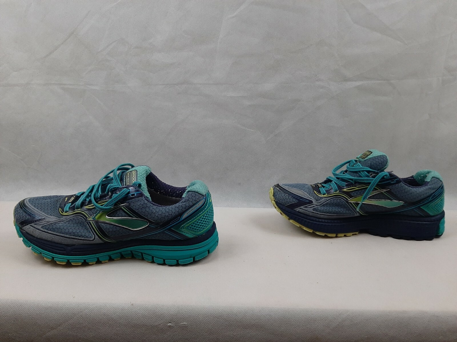 Brooks Ghost GoreTex 8th Edition 8.5 Running Sneakers Gem