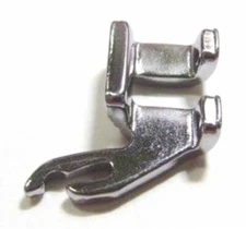 SINGER OLD STYLE VERTICAL NEEDLE SNAP-ON LOW SHANK PRESSER FOOT HOLDER #446014-1