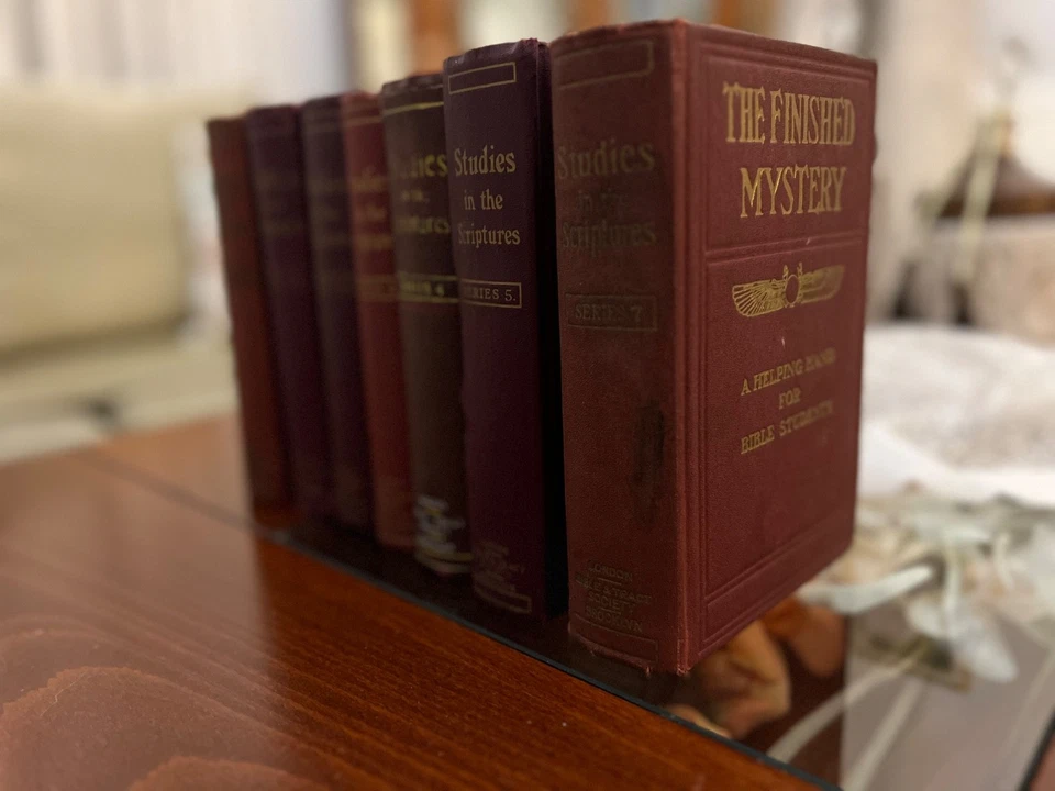 Watchtower Studies in the Scriptures all 7 volumes and harp of God. Watchtower - Image 4 of 4