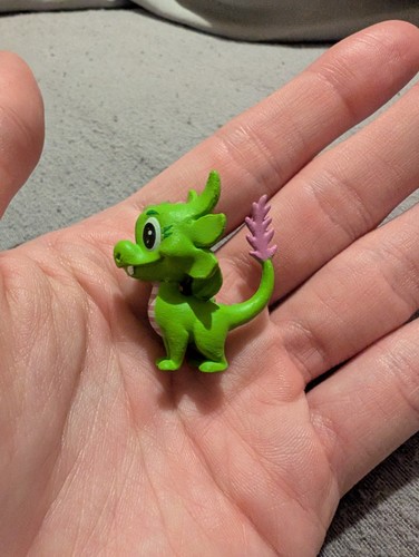 Plastic Cute Green Dragon Figurine Collectable - Bild 4 von 4
