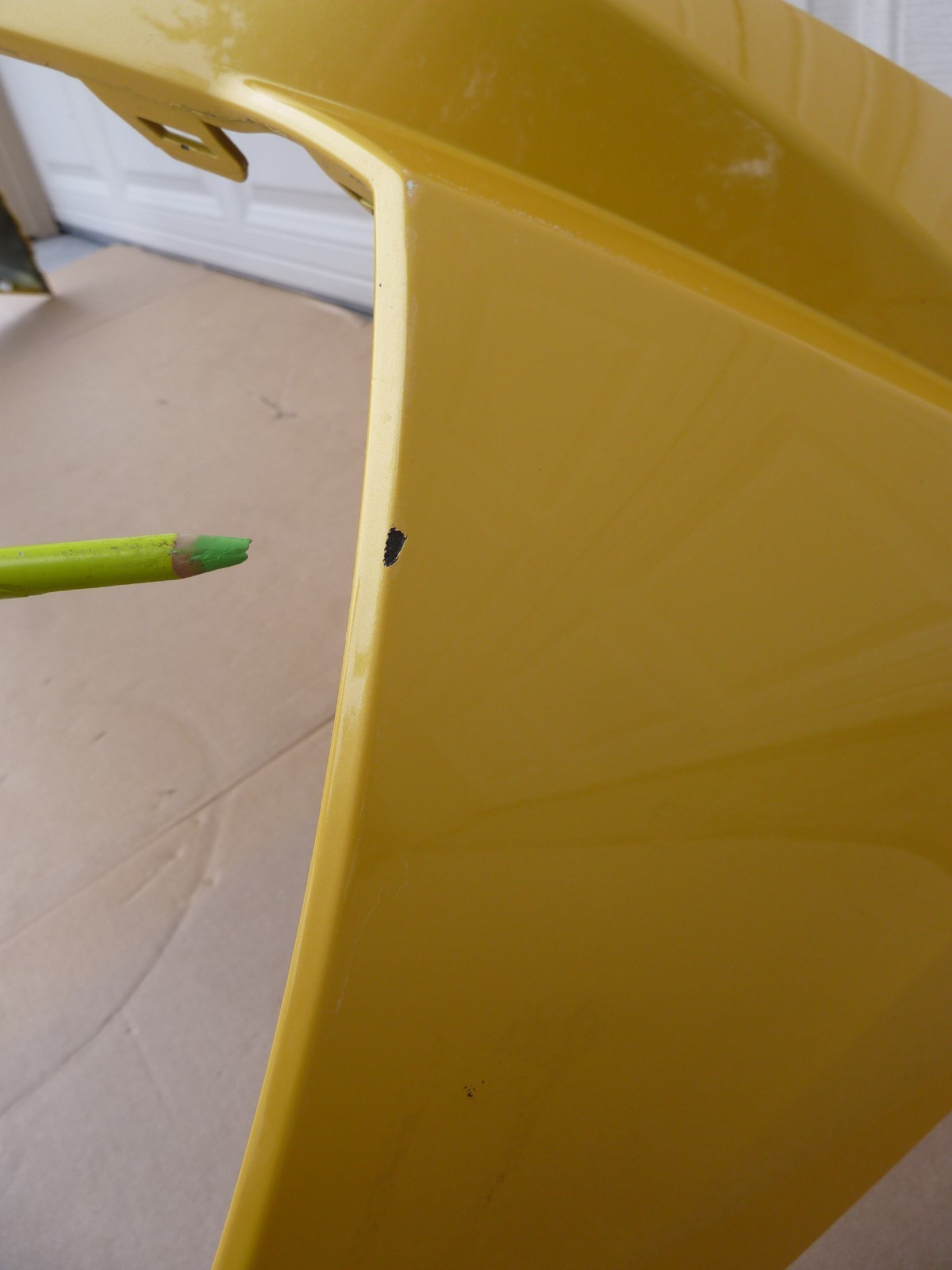 19-23 Lamborghini Urus Front Upper Bumper Cover Skin OEM Yellow Facia Damaged