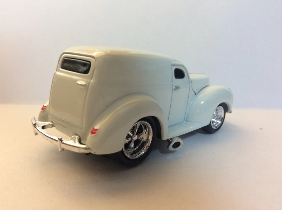 Muscle Machines 1940 FORD SEDAN DELIVERY -- 1/64 40 SEDAN DELIVERY- WHITE - Image 2 of 3